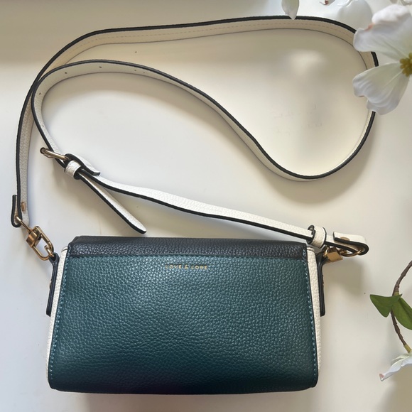 LOVE & LORE: Crossbody Bag - Picture 3 of 8